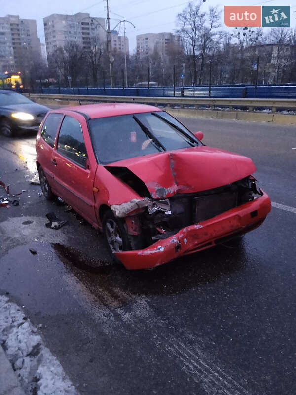 Хэтчбек Volkswagen Polo 1995 в Киеве