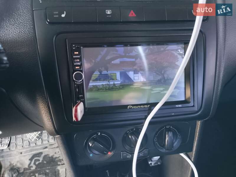 Седан Volkswagen Polo 2011 в Полонном