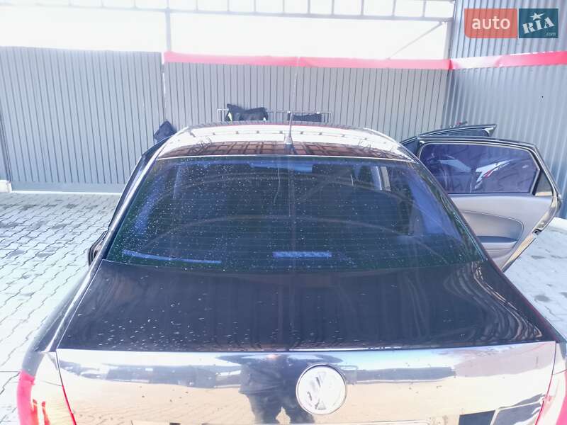 Седан Volkswagen Polo 2011 в Полонном