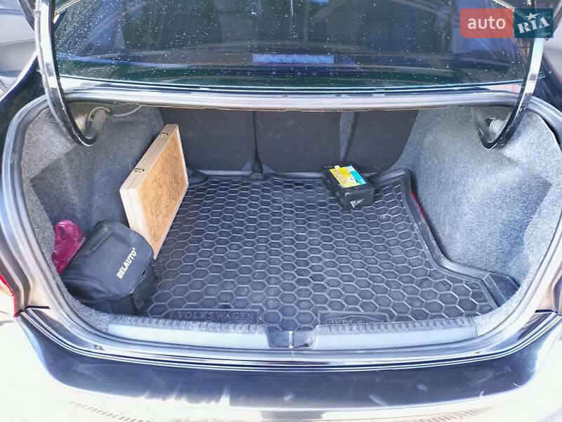 Седан Volkswagen Polo 2011 в Полонном