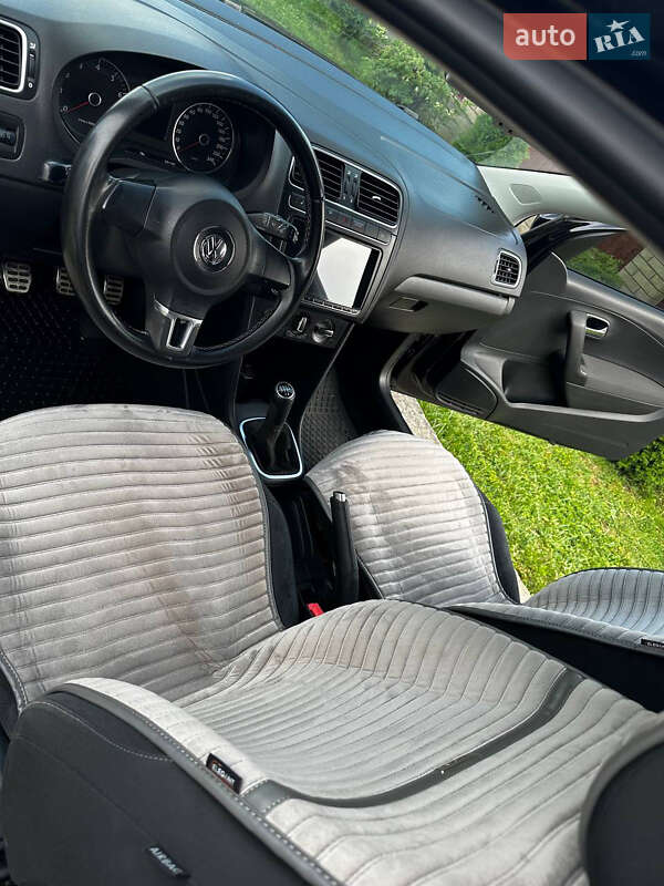 Хэтчбек Volkswagen Polo 2011 в Черновцах