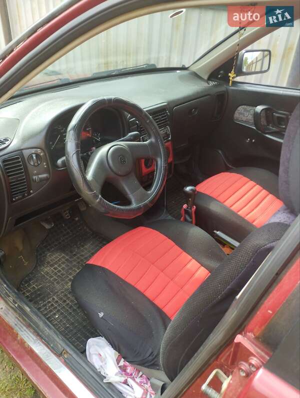 Седан Volkswagen Polo 1996 в Долине