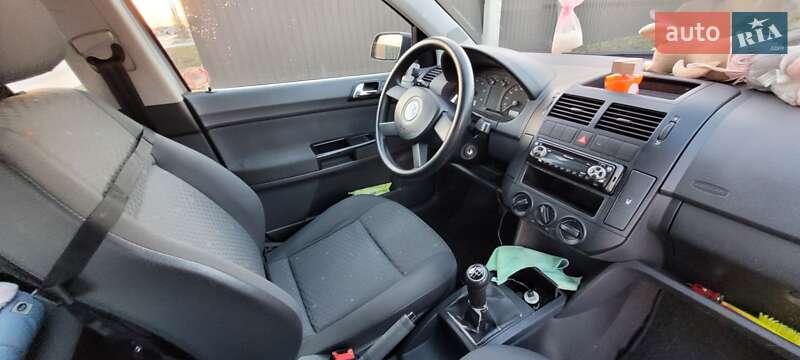 Хэтчбек Volkswagen Polo 2002 в Петропавловской Борщаговке