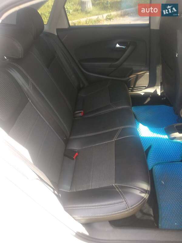 Седан Volkswagen Polo 2011 в Рівному