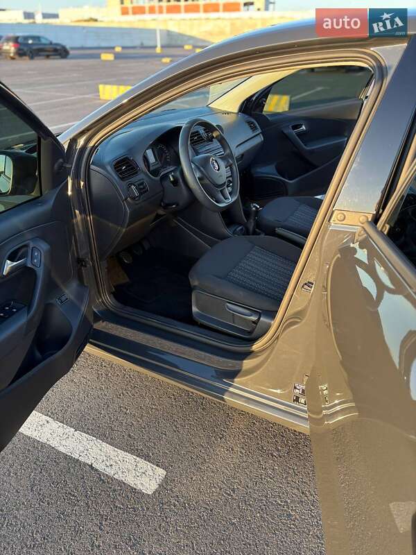 Седан Volkswagen Polo 2017 в Львове