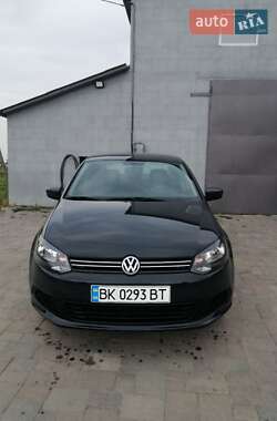 Седан Volkswagen Polo 2012 в Сарнах