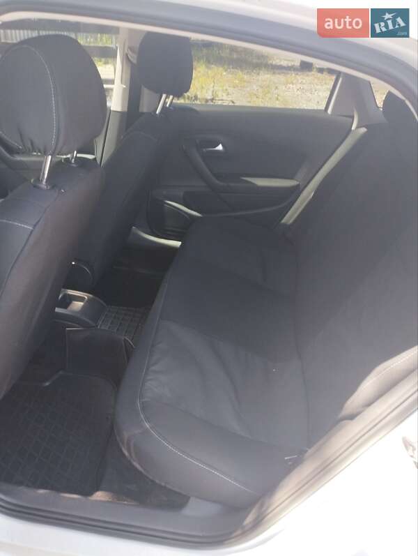 Седан Volkswagen Polo 2017 в Львове