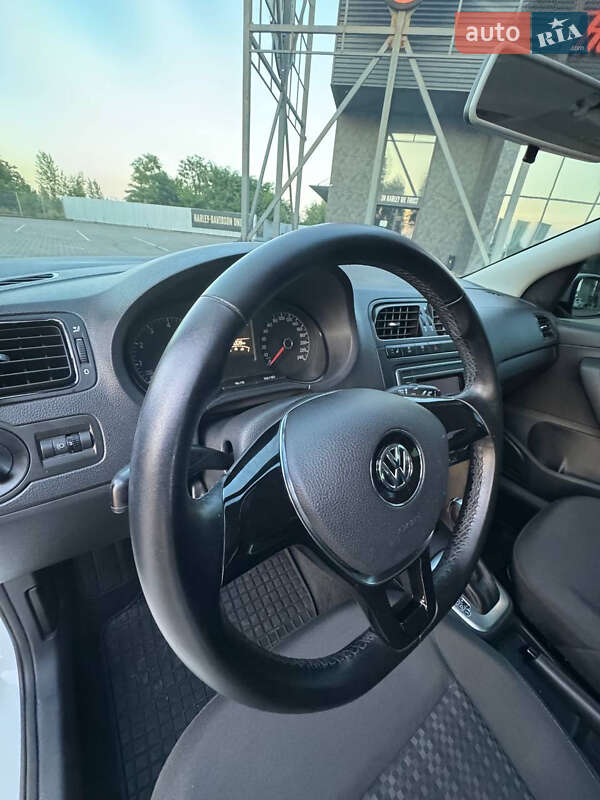 Седан Volkswagen Polo 2017 в Дніпрі