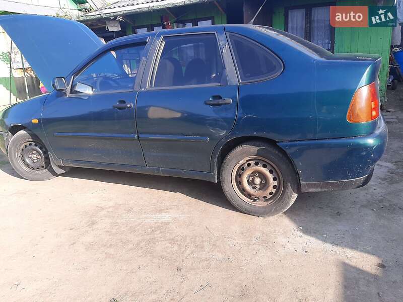 Седан Volkswagen Polo 1997 в Долині