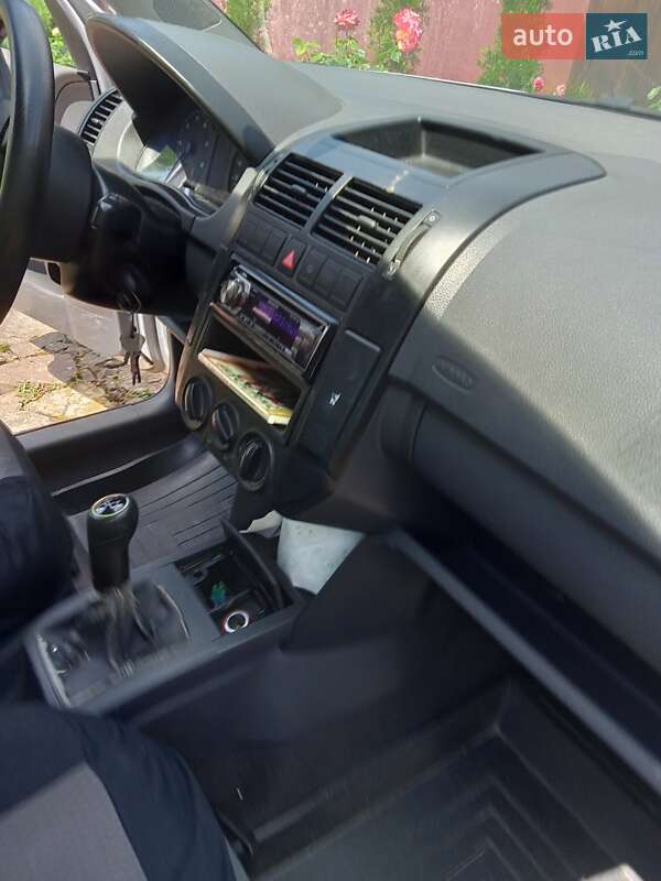 Седан Volkswagen Polo 2002 в Бучачі