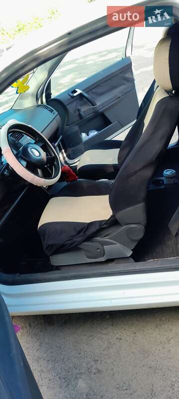 Хэтчбек Volkswagen Polo 2004 в Новояворовске