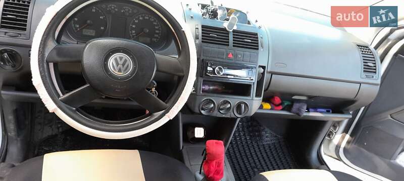 Хэтчбек Volkswagen Polo 2004 в Новояворовске