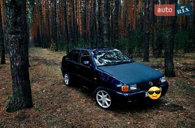 Седан Volkswagen Polo 1997 в Киеве