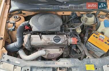 Хетчбек Volkswagen Polo 1995 в Золочеві