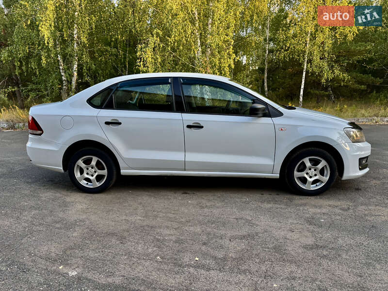 Седан Volkswagen Polo 2017 в Киеве