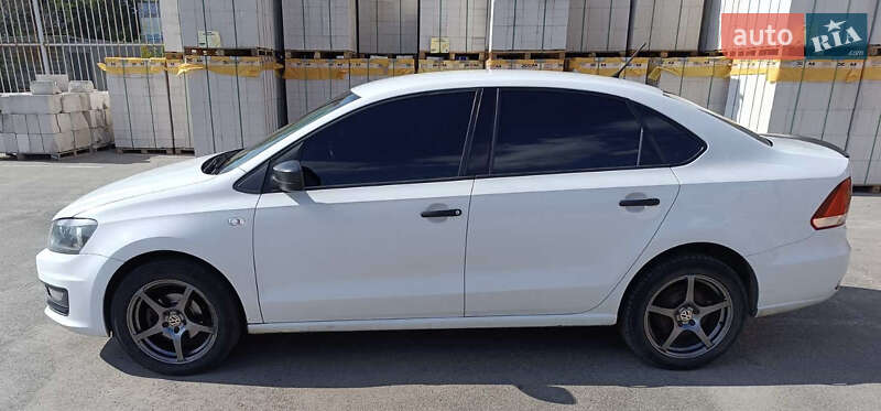Седан Volkswagen Polo 2016 в Дніпрі