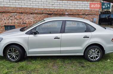 Седан Volkswagen Polo 2012 в Чернигове