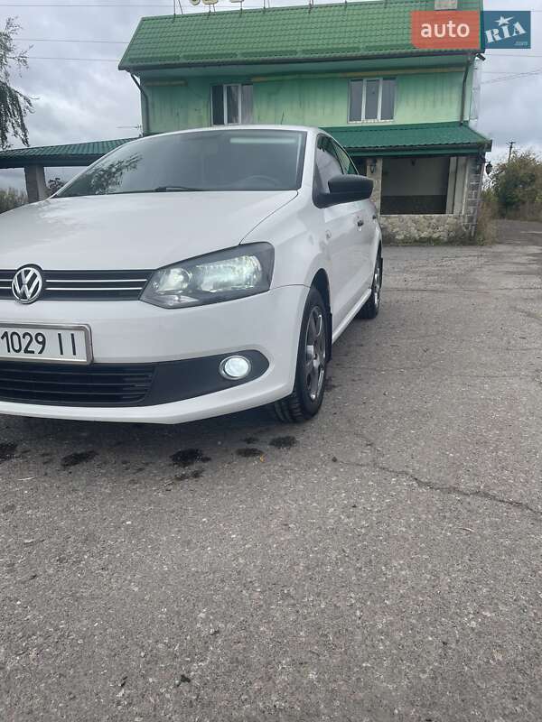 Седан Volkswagen Polo 2012 в Буську