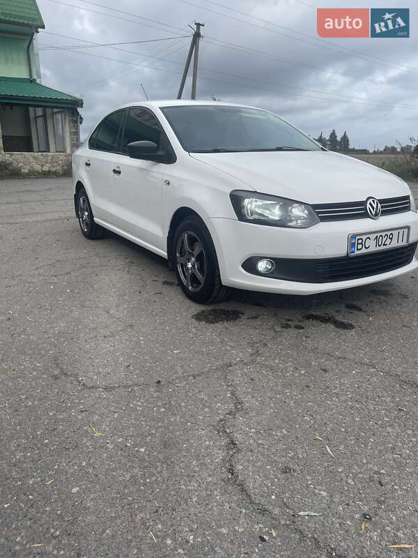 Седан Volkswagen Polo 2012 в Буську