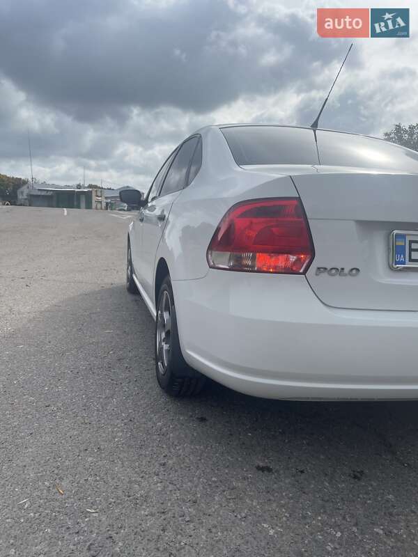 Седан Volkswagen Polo 2012 в Буську