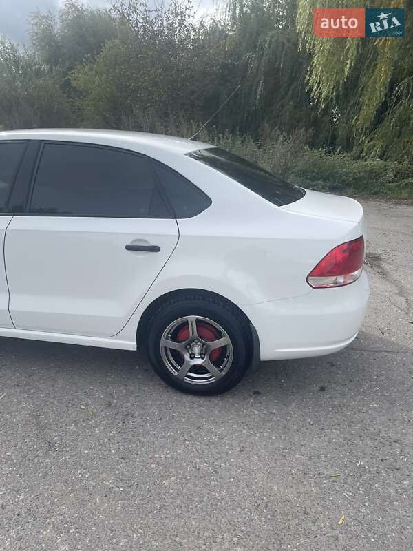 Седан Volkswagen Polo 2012 в Буську