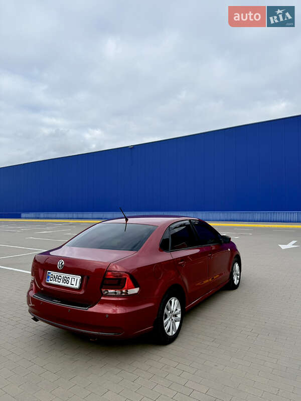 Седан Volkswagen Polo 2016 в Сумах