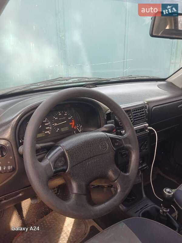 Седан Volkswagen Polo 1998 в Снигиревке