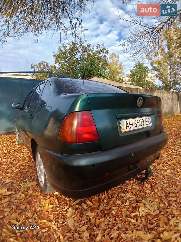 Седан Volkswagen Polo 1998 в Снигиревке