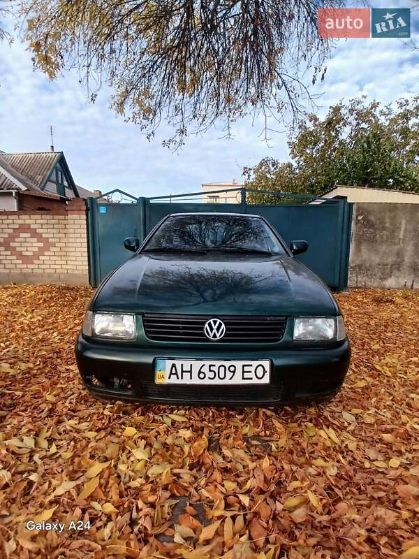 Седан Volkswagen Polo 1998 в Снигиревке