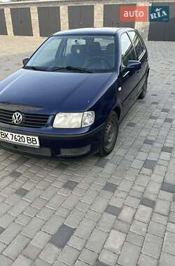 Хэтчбек Volkswagen Polo 2000 в 