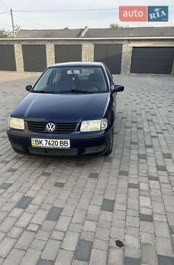 Хэтчбек Volkswagen Polo 2000 в 