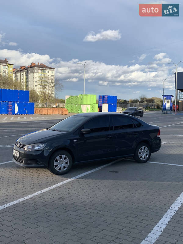 Седан Volkswagen Polo 2012 в Ивано-Франковске