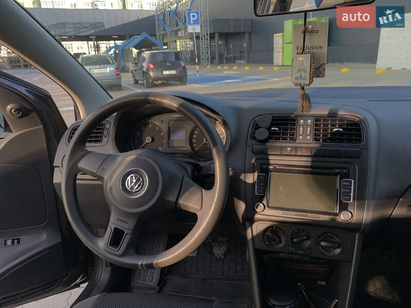Седан Volkswagen Polo 2012 в Ивано-Франковске