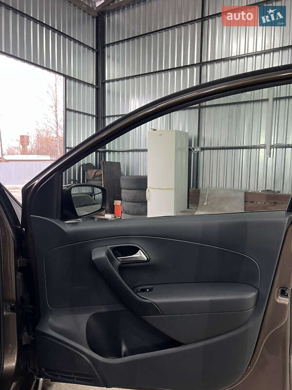 Седан Volkswagen Polo 2015 в Казатине