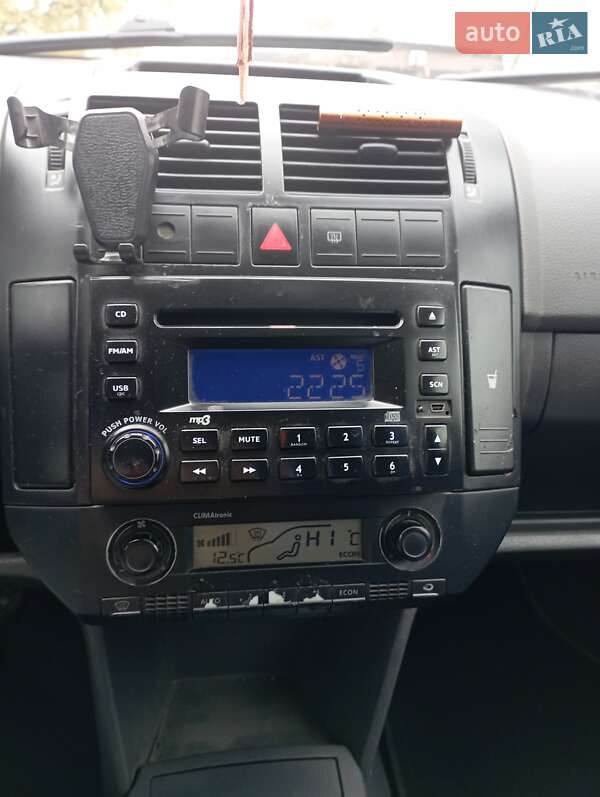 Хэтчбек Volkswagen Polo 2003 в Ужгороде