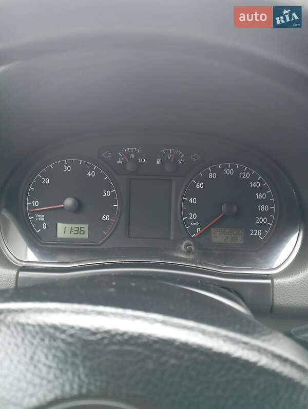 Хэтчбек Volkswagen Polo 2003 в Ужгороде