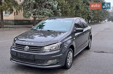 Седан Volkswagen Polo 2017 в Пятихатках