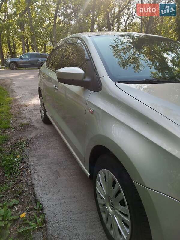 Седан Volkswagen Polo 2013 в Чернигове