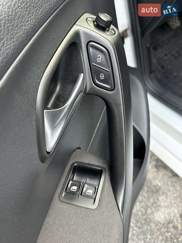 Хетчбек Volkswagen Polo 2016 в Дніпрі