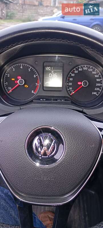 Седан Volkswagen Polo 2015 в Запоріжжі