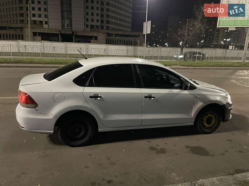 Седан Volkswagen Polo 2016 в Киеве
