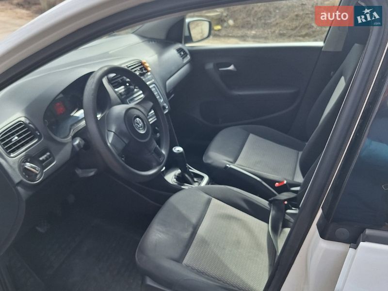 Седан Volkswagen Polo 2012 в Вышгороде
