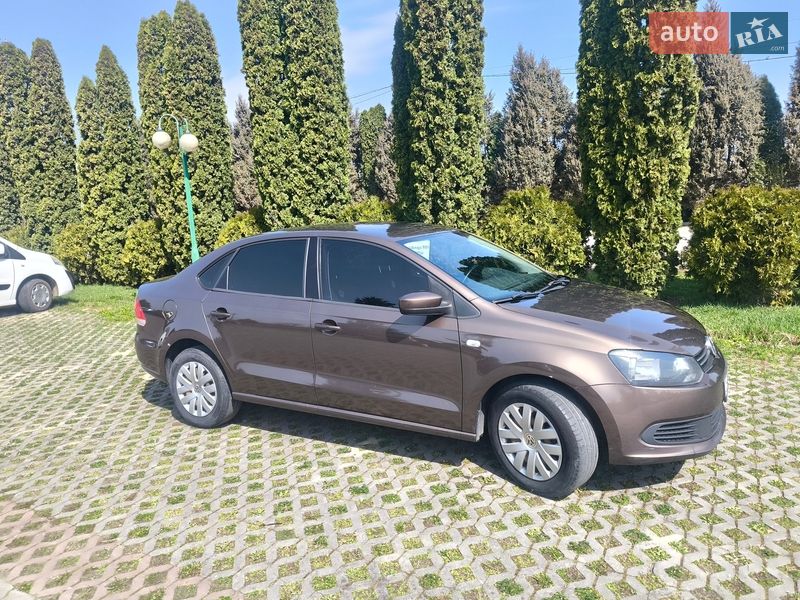 Седан Volkswagen Polo 2015 в Черновцах