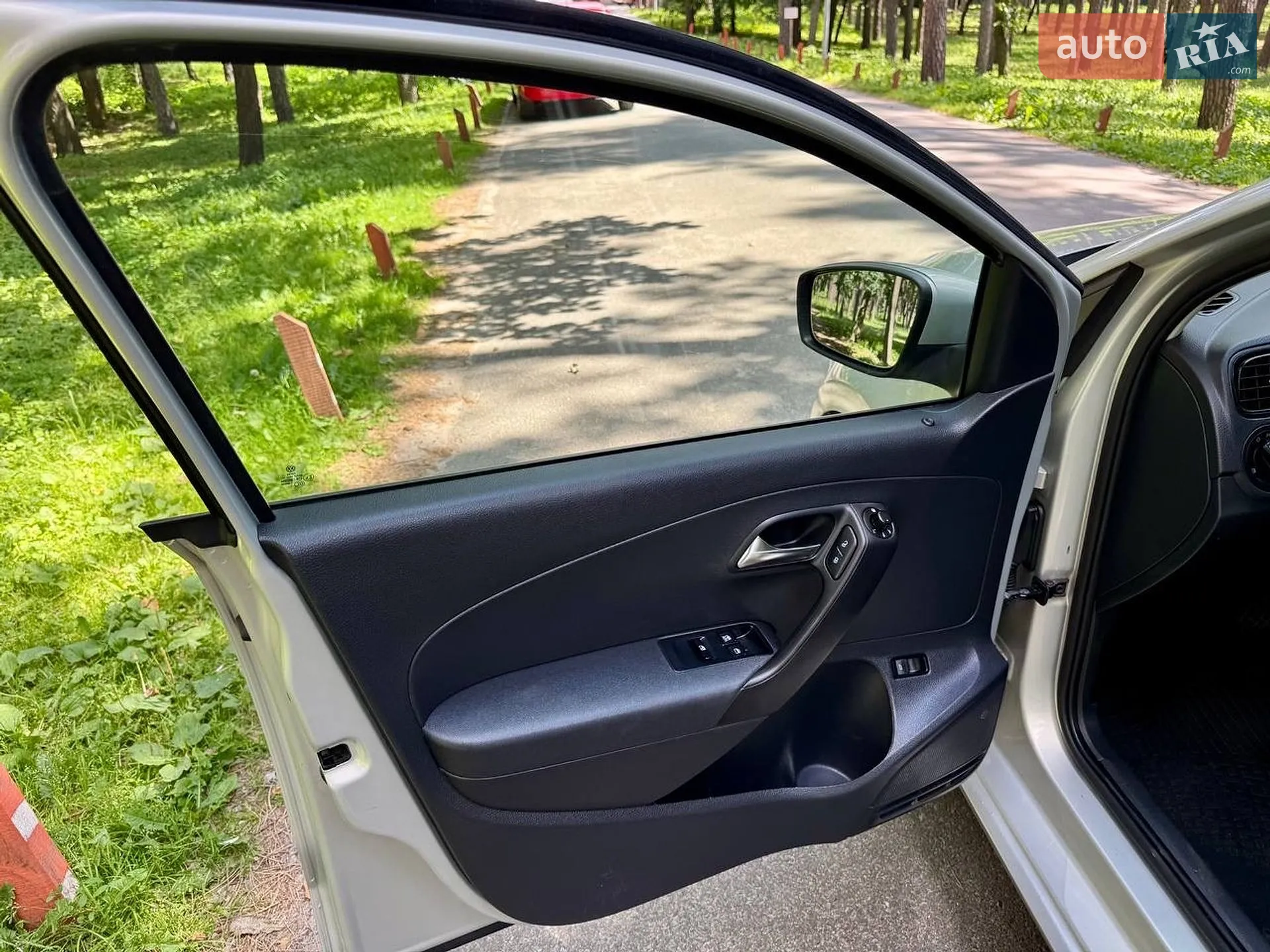 Volkswagen Polo 2013 VIN XW8ZZZ61ZCG066287 фото оголошення 24 з 44