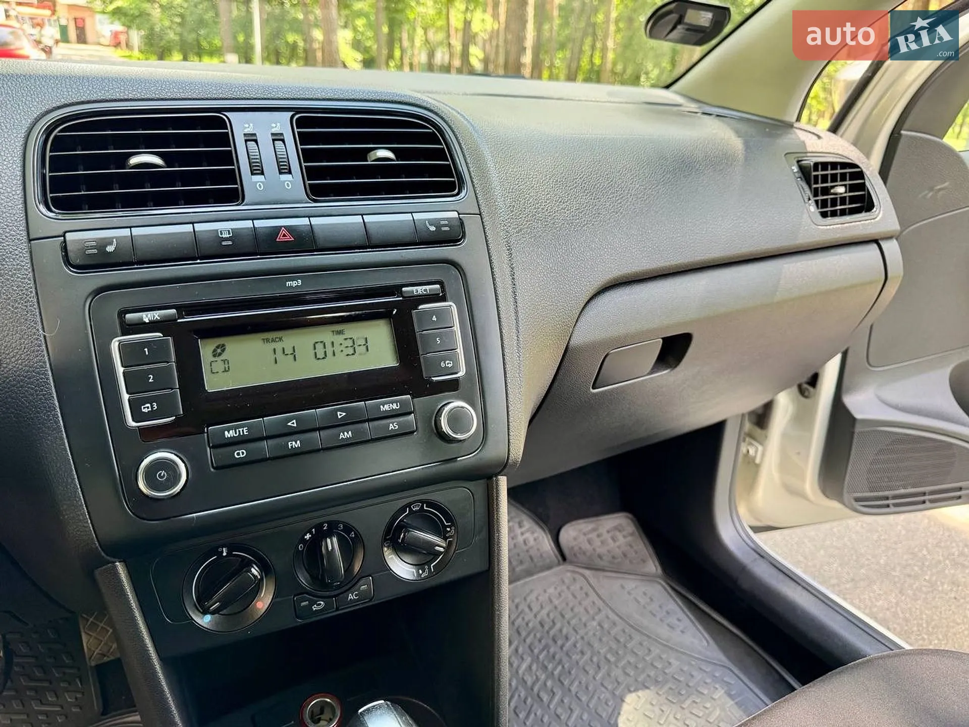 Volkswagen Polo 2013 VIN XW8ZZZ61ZCG066287 фото оголошення 33 з 44