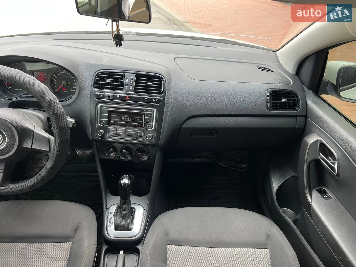Volkswagen Polo 2013 VIN XW8ZZZ61ZDG060513 фото оголошення 19 з 37