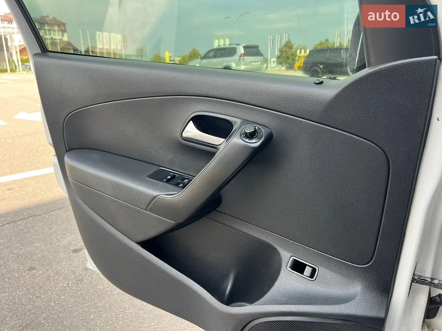 Volkswagen Polo 2013 VIN XW8ZZZ61ZDG060513 фото оголошення 22 з 37