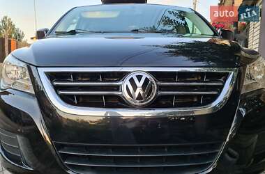Мінівен Volkswagen Routan 2012 в 