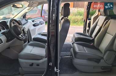 Мінівен Volkswagen Routan 2012 в 