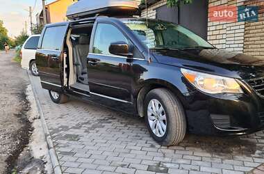 Мінівен Volkswagen Routan 2012 в 